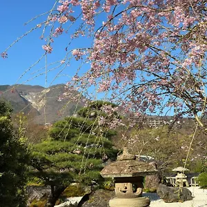 בית הארחה Onsen & Garden -asante Inn-, האקונה